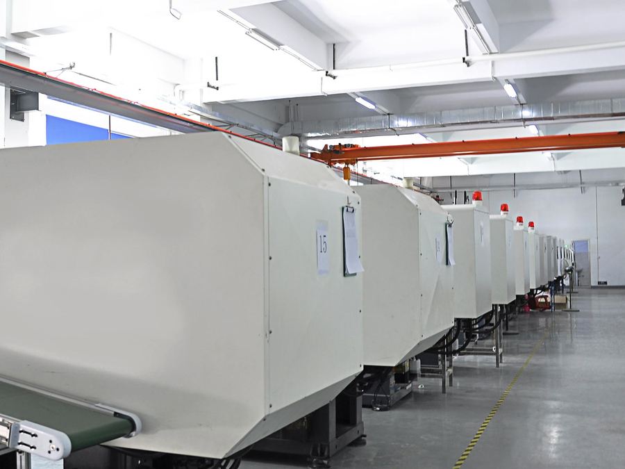 Plastic injection molding workshop with 88 machines